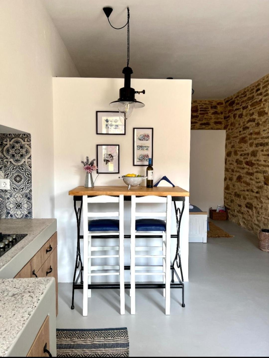 Katrani Studios Sými Luaran gambar