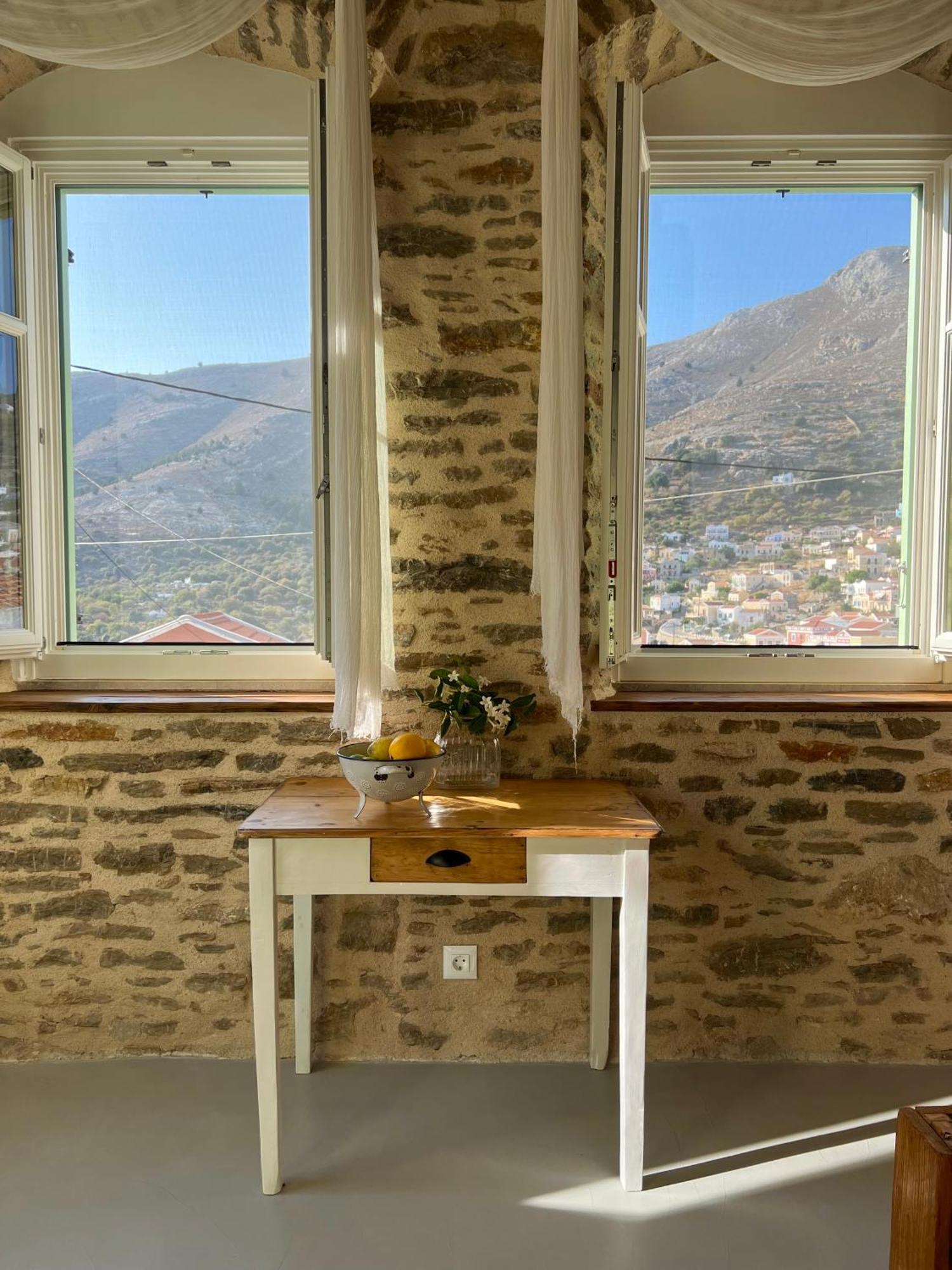 Katrani Studios Sými Luaran gambar
